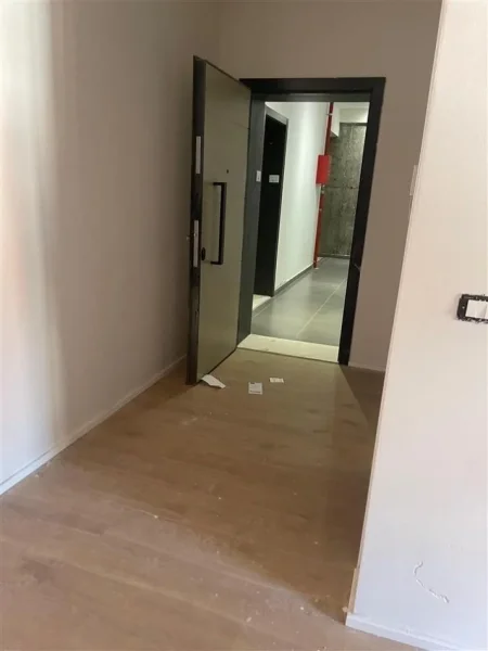 Tirane, shitet apartament 1+1+Ballkon Kati 3, 66 m² 96.000 € (Golden Park 3)