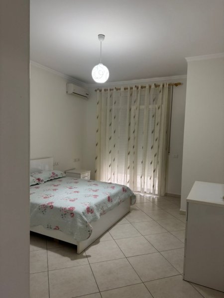 Tirane, jepet me qera apartament 2+1+Aneks+Ballkon , 115 m² 500 € (Kopshti Botanik)