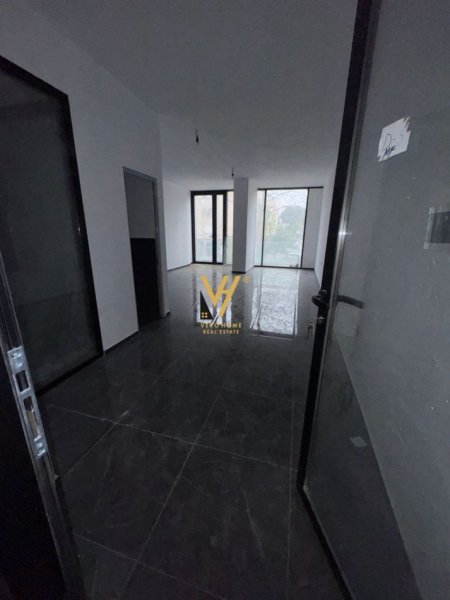 Tirane, jepet me qera zyre Kati 1, 50 m² 450 € (RRUGA E DIBRES)