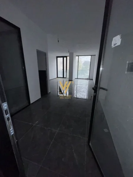 Tirane, jepet me qera zyre Kati 1, 50 m² 450 € (RRUGA E DIBRES)