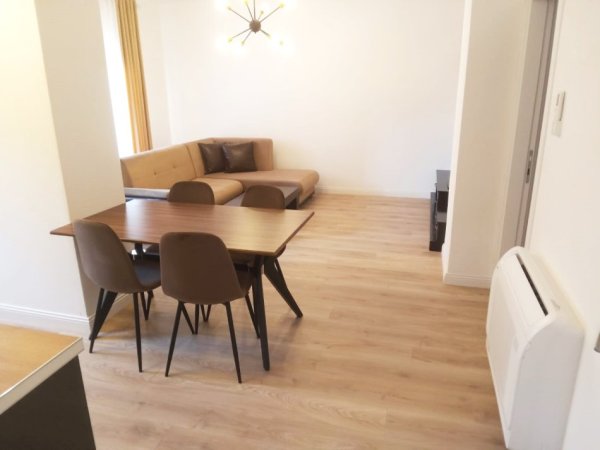 Tirane, jepet me qera apartament 2+1+Ballkon Kati 1, 104 m² 710 € (Rruga Bardhyl/Rruga Odhise Paskali)