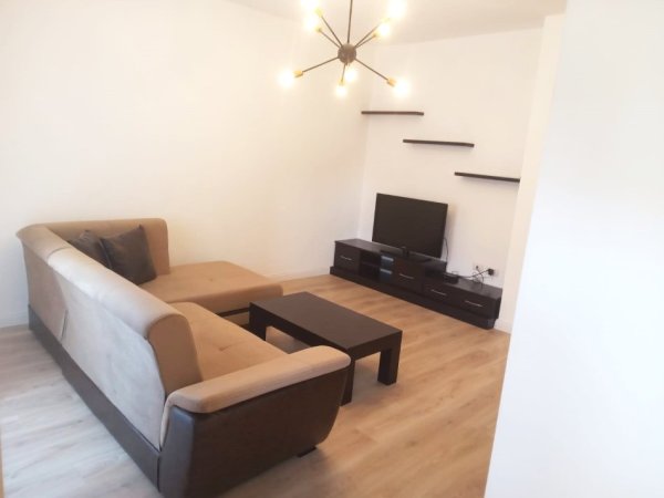 Tirane, jepet me qera apartament 2+1+Ballkon Kati 1, 104 m² 710 € (Rruga Bardhyl/Rruga Odhise Paskali)