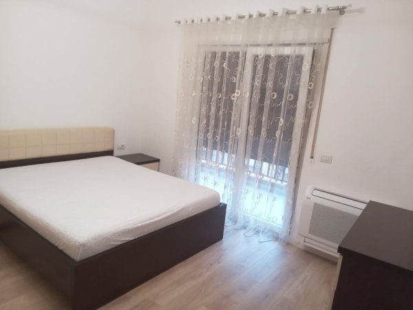 Tirane, jepet me qera apartament 2+1+Ballkon Kati 1, 104 m² 710 € (Rruga Bardhyl/Rruga Odhise Paskali)