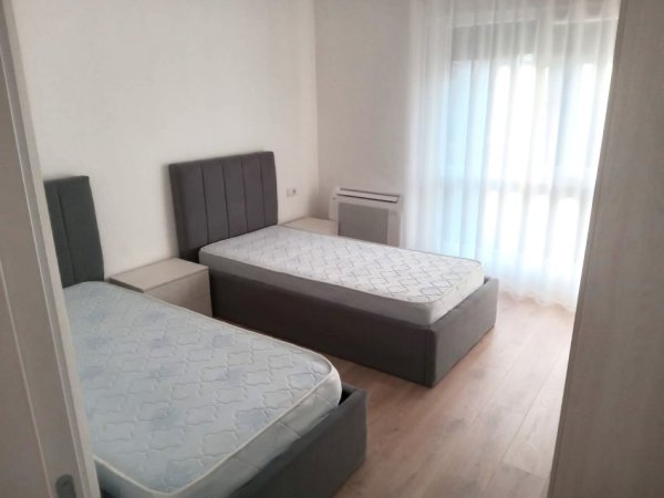 Tirane, jepet me qera apartament 2+1+Ballkon Kati 1, 104 m² 710 € (Rruga Bardhyl/Rruga Odhise Paskali)