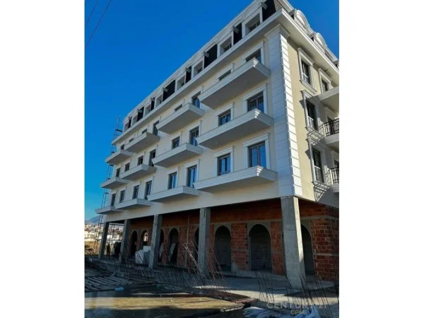 Tirane, shes apartament 1+1 Kati 3, 74 m² 124.000 € (Sauk)