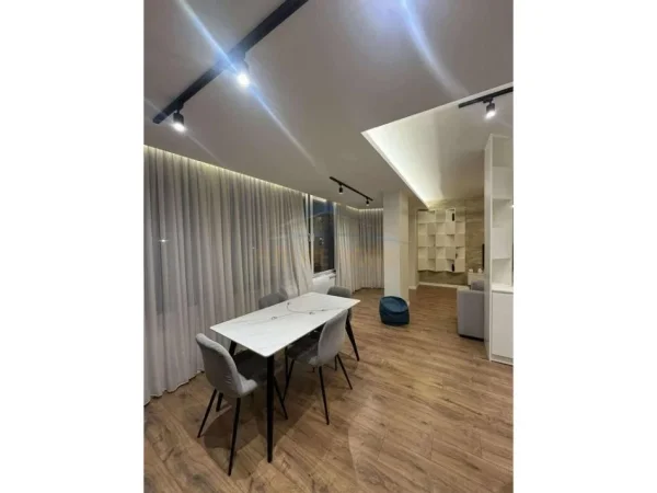 Tirane, shitet apartament 2+1+Ballkon Kati 2, 120 m² 