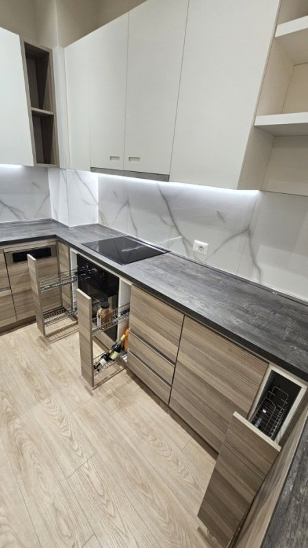 Tirane, jepet me qera apartament 2+1+Ballkon , 118 m² 1.200 € 