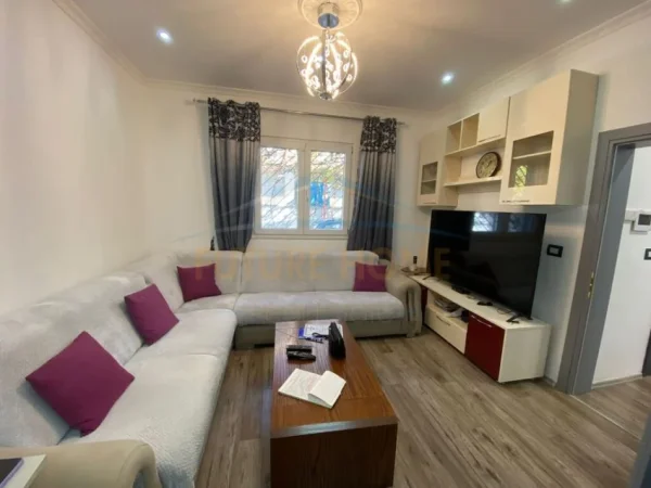 Prane UKD, shitet shtepi 3+1+Ballkon Kati 0, 295 m² 220.000 € (Durres)