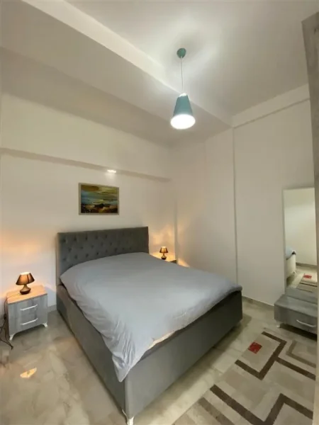 Tirane, jepet me qera apartament 1+1 Kati 1, 45 m² 500 € (RRUGA E ELBASANIT, PRANE AMBASADES AMERIKANE)