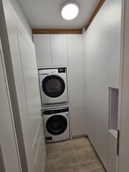 Tirane, jepet me qera apartament 2+1 Kati 10, 128 m² 2.000 € 