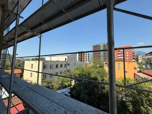 Tirane, shitet apartament 2+1+Ballkon Kati 2, 121 m² 229.000 € (Pran shkolles osman myderizi)