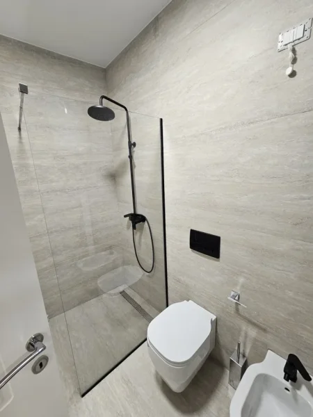 Tirane, jepet me qera apartament 2+1+Ballkon , 128 m² 1.800 €
