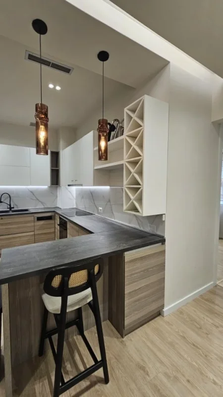 Tirane, jepet me qera apartament 3+1+Ballkon , 118 m² 1.200 € (Rruga Peti)