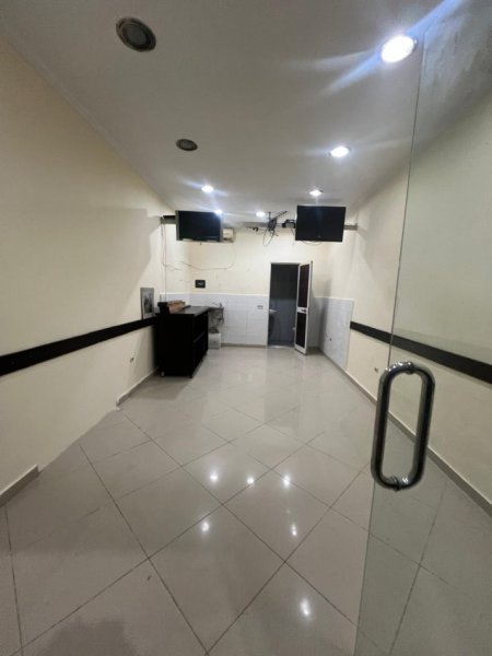 Tirane, jepet me qera ambjent biznesi Kati 0, 40 m² 450 € (myslym shyri)