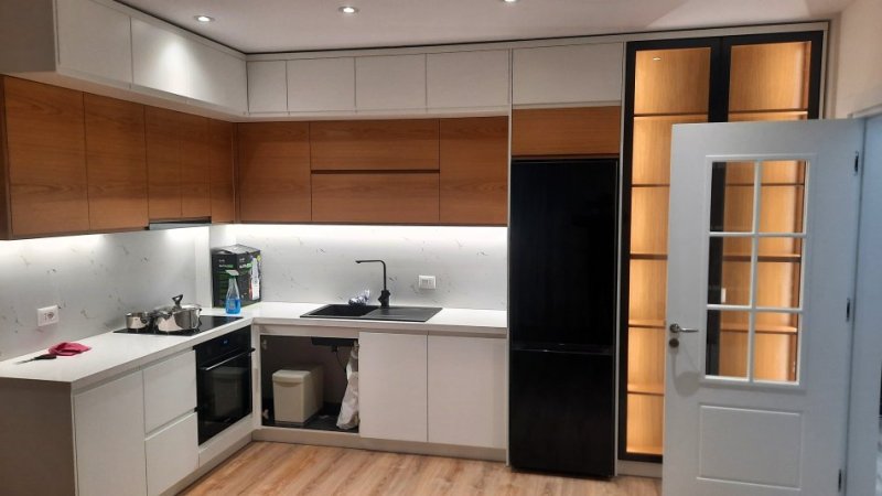 Tirane, shes apartament 1+1+Ballkon Kati 3, 74 m² 160.000 € (Rruga Sali Butka, pranë Square 21 dhe Kompleksit Delijorgji)