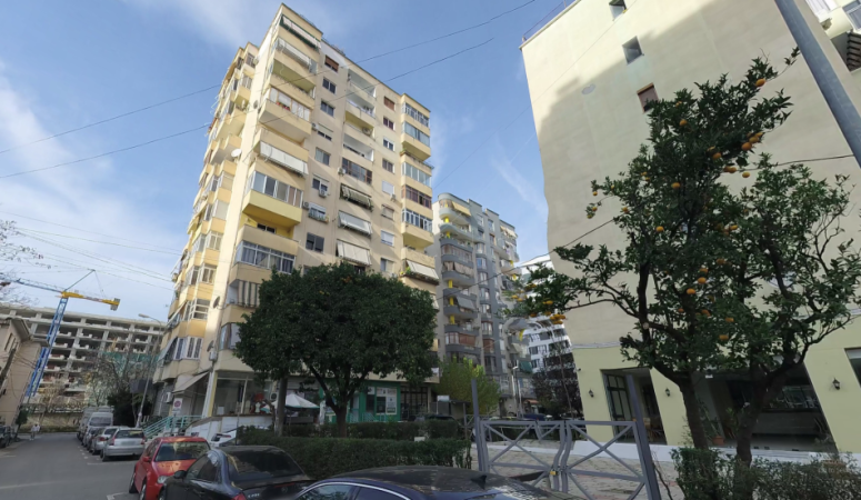 Tirane, shes apartament 1+1+Ballkon Kati 3, 74 m² 160.000 € (Rruga Sali Butka, pranë Square 21 dhe Kompleksit Delijorgji)