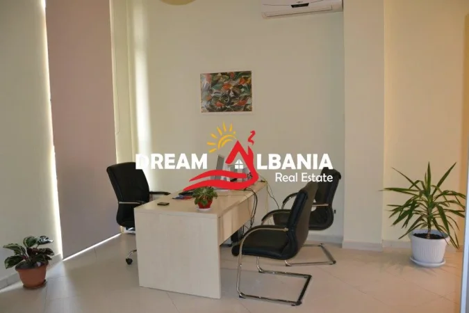 Tirane, jepet me qera zyre Kati 1, 40 m² 430 € (Rruga e Dibres)