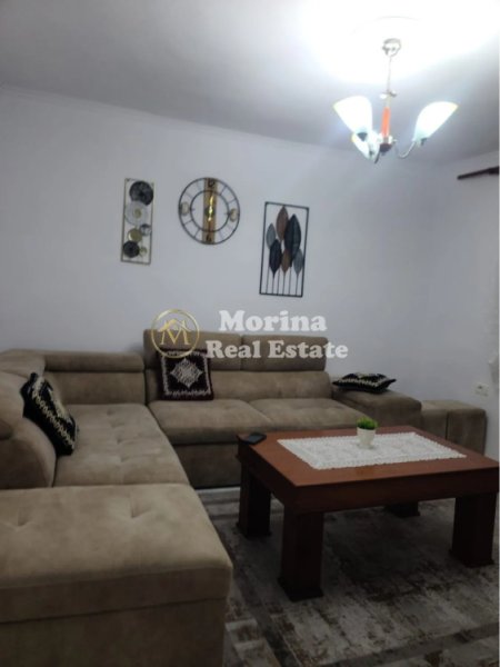 Tirane, jepet me qera apartament 3+1 Kati 1, 100 m² 650 € (Zogu i Zi)