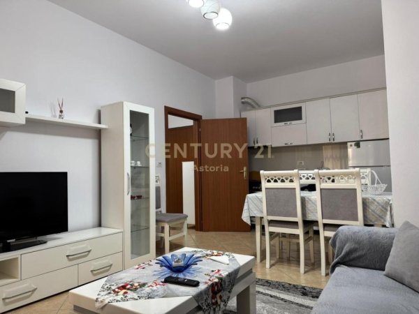 Tirane, jepet me qera apartament 1+1 Kati 4, 67 m² 450 € (Astir)