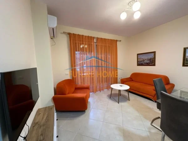 Tirane, jepet me qera apartament 2+1+Ballkon Kati 3, 80 m² 560 € (Rruga Bill Klinton)