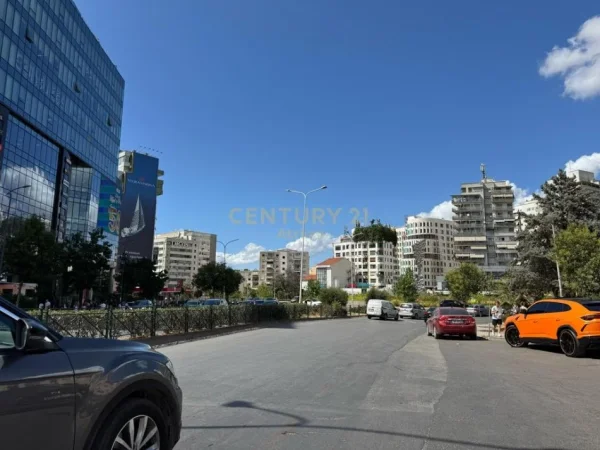 Tirane, shes apartament 1+1 Kati 1, 120 m² 90.000 € (Zogu i Zi)