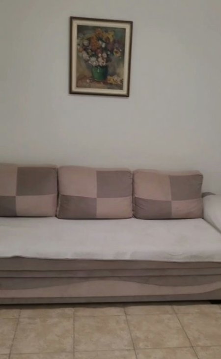 Tirane, jepet me qera apartament 2+1+Ballkon Kati 1, 85 m² 410 € (Rruga &quot;Ali Demi&quot;)