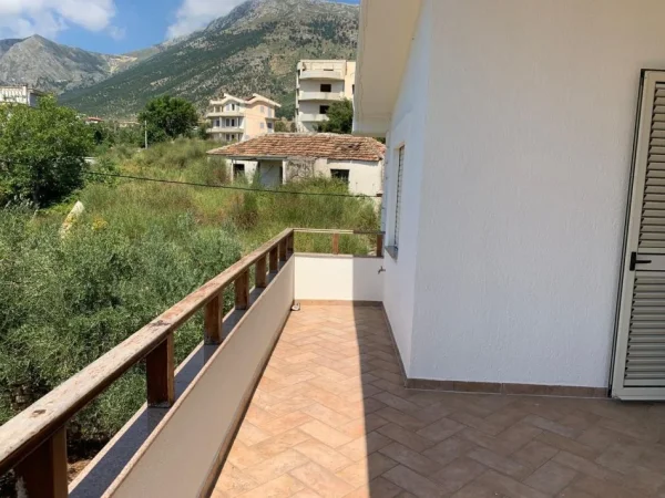 Vlore, shitet Vile 2 Katshe , 262 m² (Tragjas)