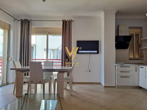 Tirane, jepet me qera apartament 2+1+Ballkon Kati 4, 110 m² 1.000 € (LIQENI THATE)