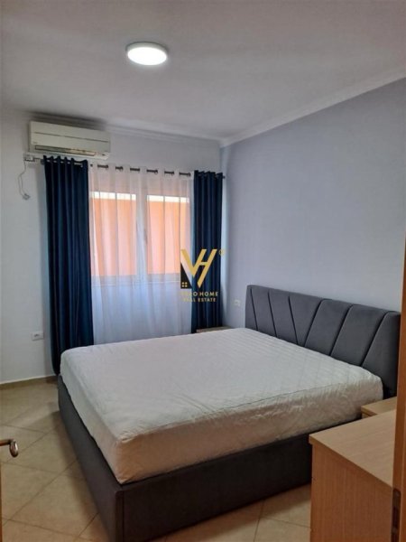 Tirane, jepet me qera apartament 2+1+Ballkon Kati 4, 110 m² 1.000 € (LIQENI THATE)