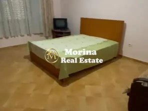 Tirane, jepet me qera shtepi 1+1 Kati 4, 70 m² 400 € (Tregu Ushqimor)