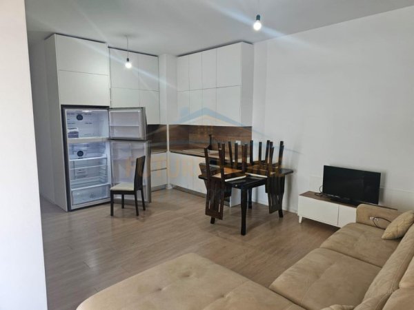Tirane, jepet me qera apartament 2+1 Kati 6, 98 m² 500 € (Ali Demi)