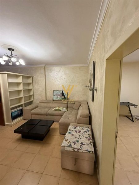 Tirane, jepet me qera apartament 2+1+Ballkon Kati 5, 100 m² 750 € (KOMUNA E PARISIT)