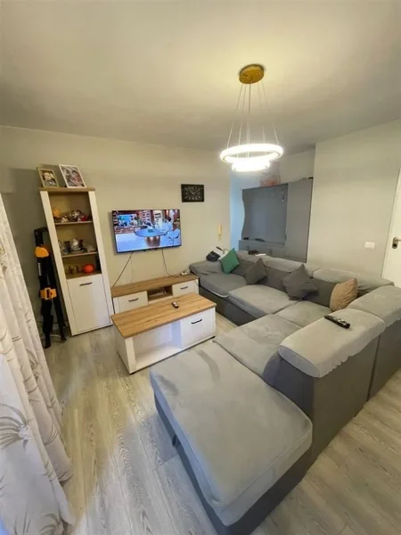 Tirane, jepet me qera apartament 2+1+Ballkon Kati 3, 100 m² 600 € (Vasil Shanto)