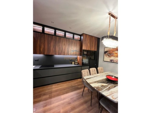 Tirane, jepet me qera apartament 2+1+Ballkon Kati 3, 106 m² 1.500 € (Secret Garden Residence, Teg)