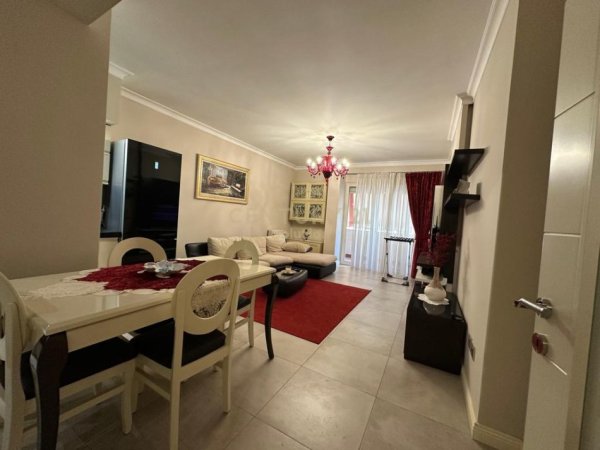 Tirane, shitet apartament 2+1 Kati 3, 120 m² 300.000 € (QENDRA KRISTAL)