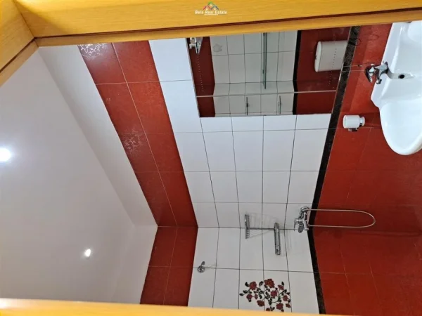 Tirane, jepet me qera apartament 2+1 Kati 4, 110 m² 1.000 € (LIQENI I THATE, RRUGA PETI, PRANE HOTEL SOKRATIT)