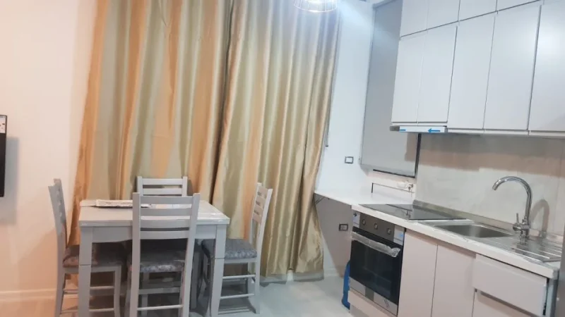 Tirane, jepet me qera apartament 1+1+Aneks+Ballkon Kati 2, 60 m² 600 € (komuna e parisit)
