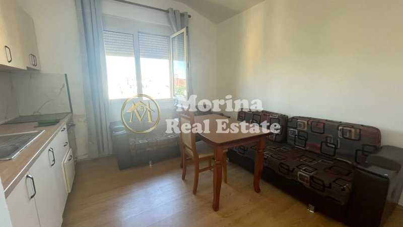 Tirane, jepet me qera apartament 1+1+Ballkon Kati 3, 120 m² 450 € (Fakulteti i Mjekesise)