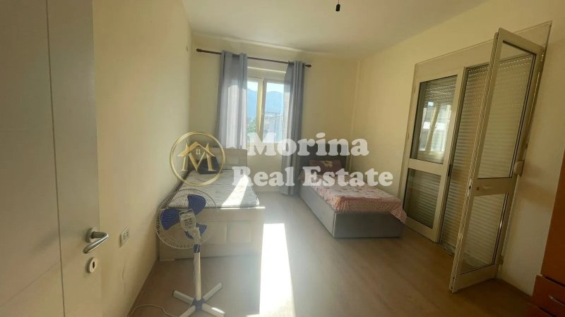 Tirane, jepet me qera apartament 1+1+Ballkon Kati 3, 120 m² 450 € (Fakulteti i Mjekesise)
