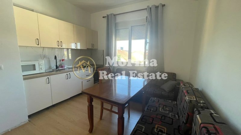 Tirane, jepet me qera apartament 1+1+Ballkon Kati 3, 120 m² 450 € (Fakulteti i Mjekesise)