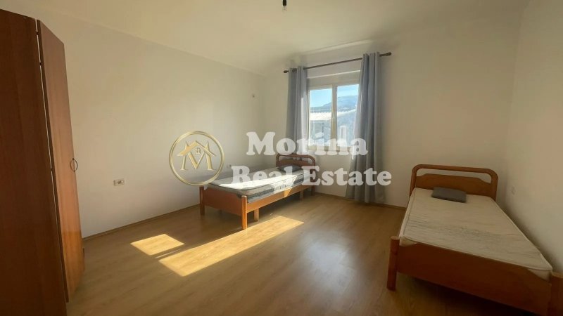 Tirane, jepet me qera apartament 1+1+Ballkon Kati 3, 120 m² 450 € (Fakulteti i Mjekesise)