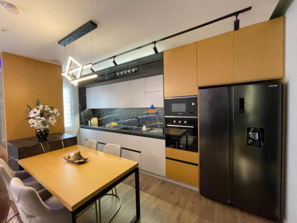 Tirane, shitet apartament 2+1+Ballkon Kati 4, 100 m² 240.000 € (KOMPLEKSI QAZIM TURDIU,ISH FUSHA AVIACIONIT)