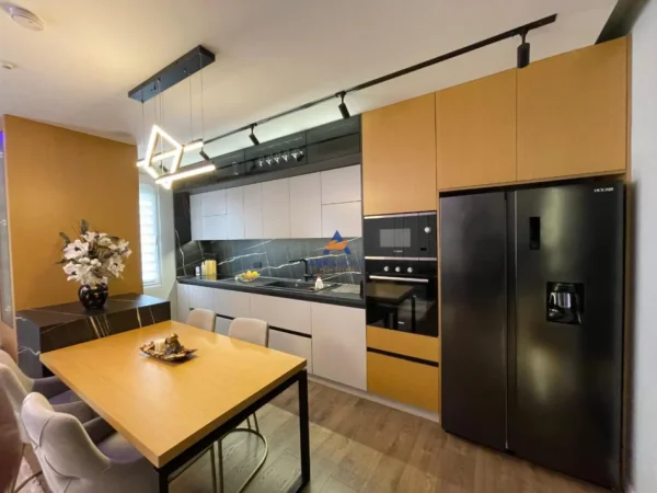 Tirane, shitet apartament 2+1+Ballkon Kati 4, 100 m² 240.000 € (KOMPLEKSI QAZIM TURDIU,ISH FUSHA AVIACIONIT)