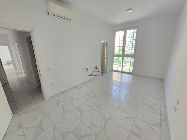 Tirane, jepet me qera Kati 2, 111 m² 1.000 € (RRUGA E KAVAJES,KOMPLEKSI SQUARE 21)