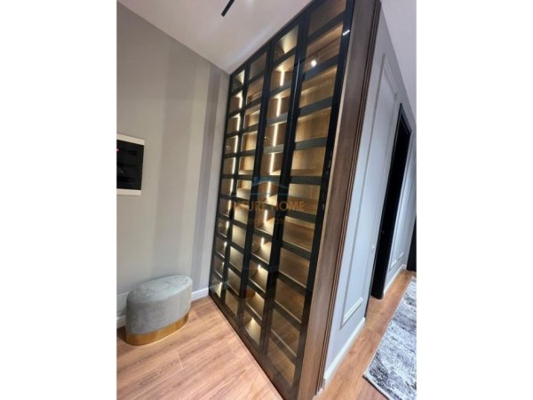 Tirane, jepet me qera 2+1 Kati 3, 106 m² 1.500 € (Secret Garden Residence, Teg)