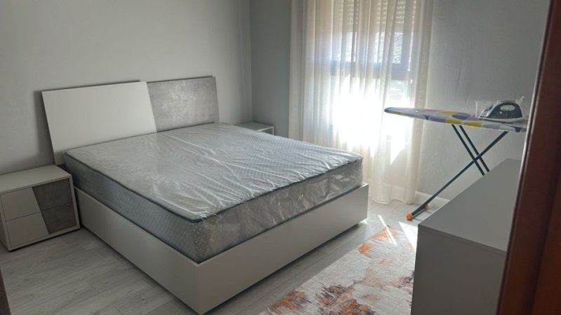 Tirane, jepet me qera apartament 2+1+Ballkon Kati 7, 90 m² 650 € (Brryl,Përball Maternitetit të Ri)
