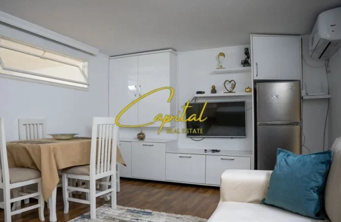 Tirane, jepet me qera apartament 1+1 Kati 1, 75 m² 600 € (KOMUNA E PARISIT)