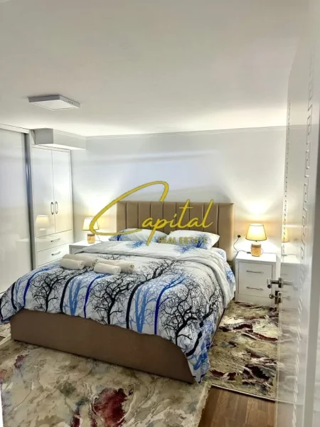 Tirane, jepet me qera apartament 1+1 Kati 1, 75 m² 600 € (KOMUNA E PARISIT)