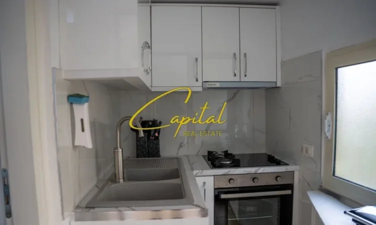 Tirane, jepet me qera apartament 1+1 Kati 1, 75 m² 600 € (KOMUNA E PARISIT)