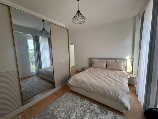Tirane, jepet me qera apartament 2+1+Aneks+Ballkon Kati 2, 105 m² 750 € (Fusha Aviacionit)